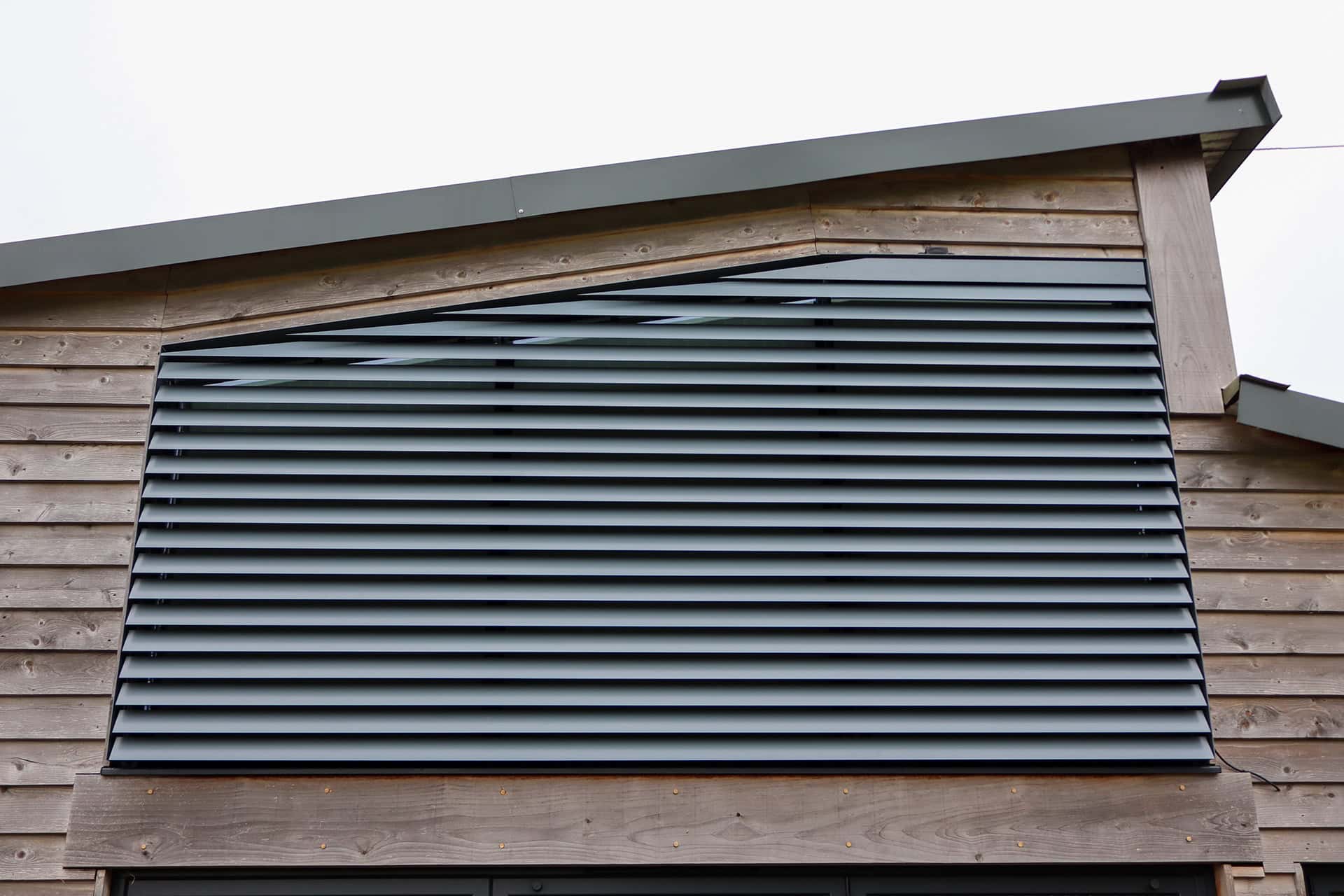 Bijna gesloten lamellen in trapezium vorm